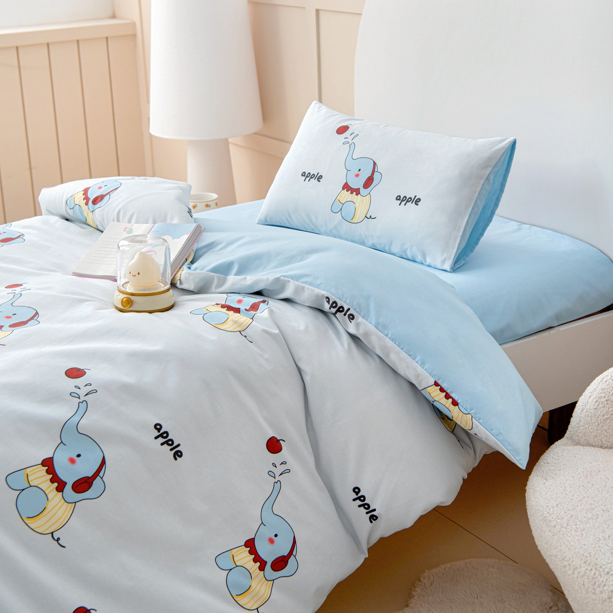 91家纺网 家纺一手货源 找家纺 御棉坊 2026新款A类全棉纯棉40S数码印花幼儿园入园三件套被子宝宝午睡被芯六件套 苹果小象