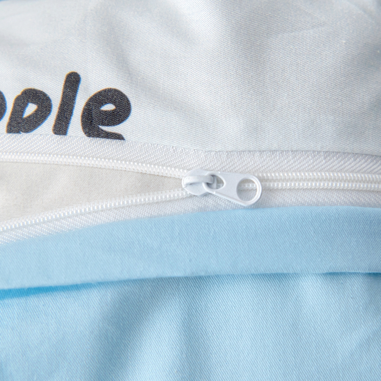 91家纺网 家纺一手货源 找家纺 御棉坊 2026新款A类全棉纯棉40S数码印花幼儿园入园三件套被子宝宝午睡被芯六件套 苹果小象