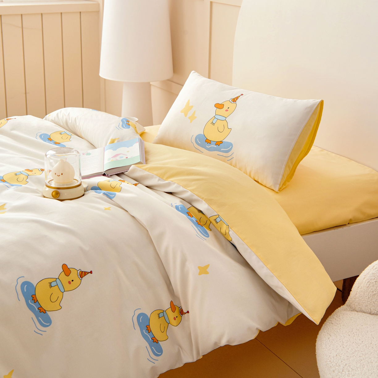 91家纺网 家纺一手货源 找家纺 御棉坊 2026新款A类全棉纯棉40S数码印花幼儿园入园三件套被子宝宝午睡被芯六件套 生日小鸭