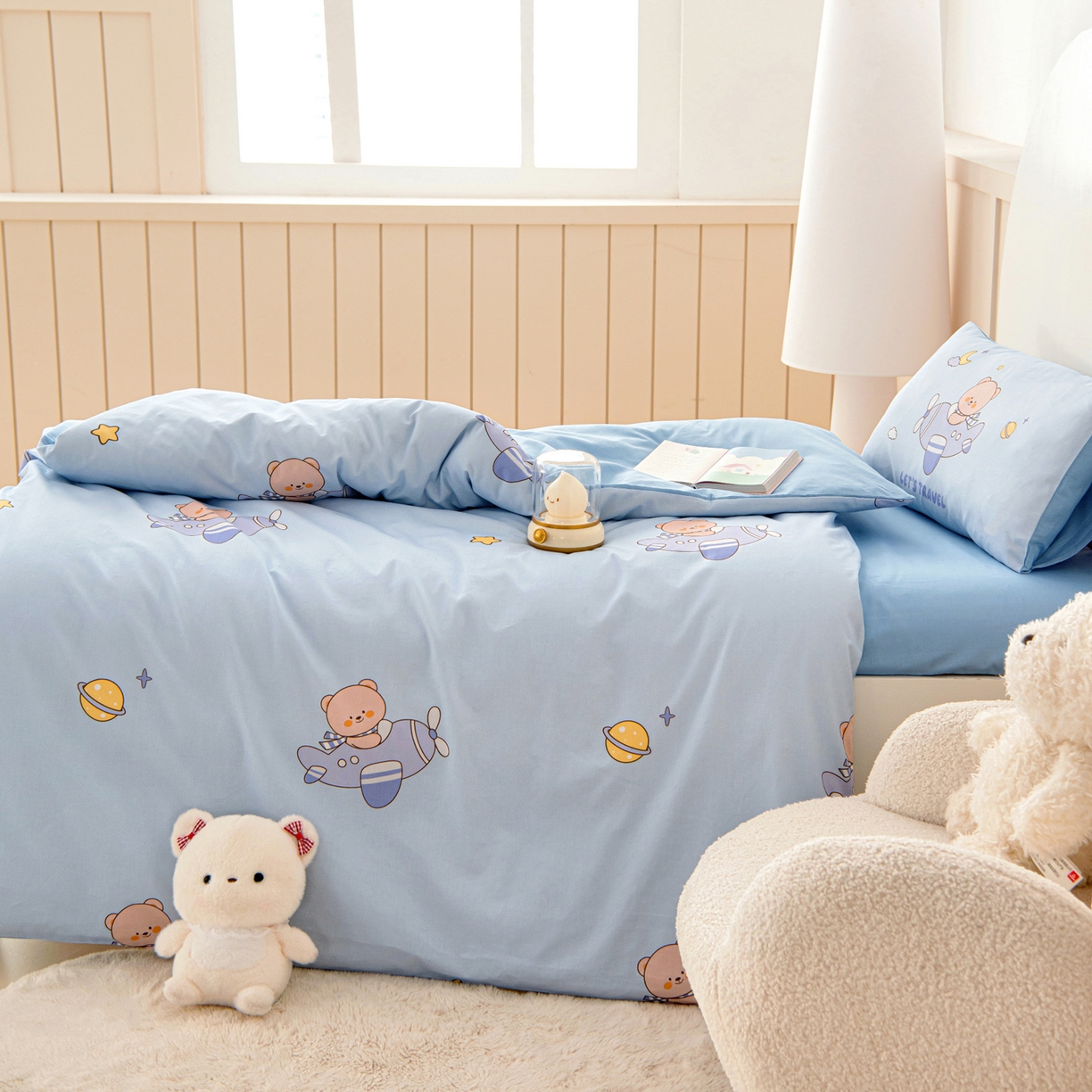 91家纺网 家纺一手货源 找家纺 御棉坊 2026新款A类全棉纯棉40S数码印花幼儿园入园三件套被子宝宝午睡被芯六件套 小熊飞行员