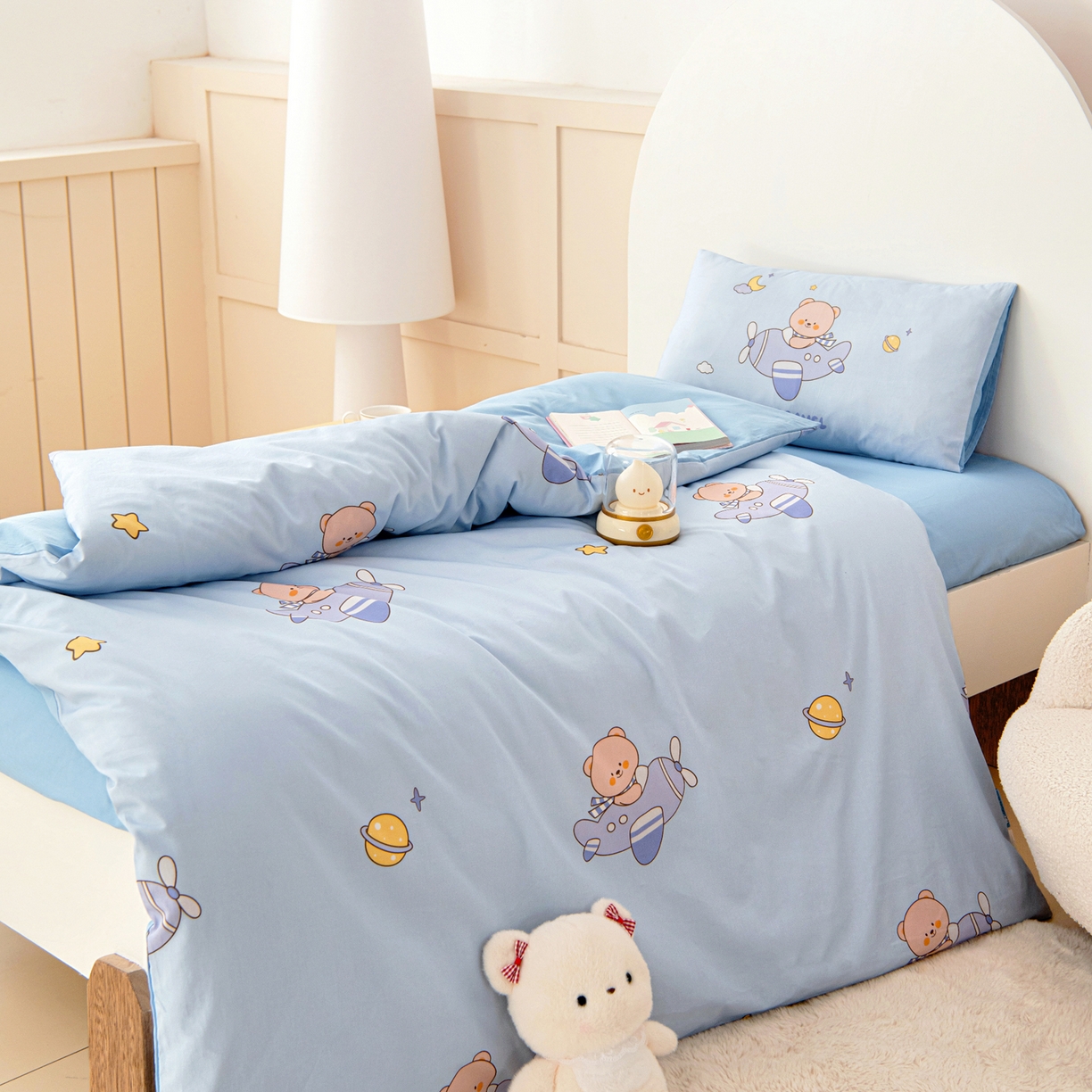 91家纺网 家纺一手货源 找家纺 御棉坊 2026新款A类全棉纯棉40S数码印花幼儿园入园三件套被子宝宝午睡被芯六件套 小熊飞行员