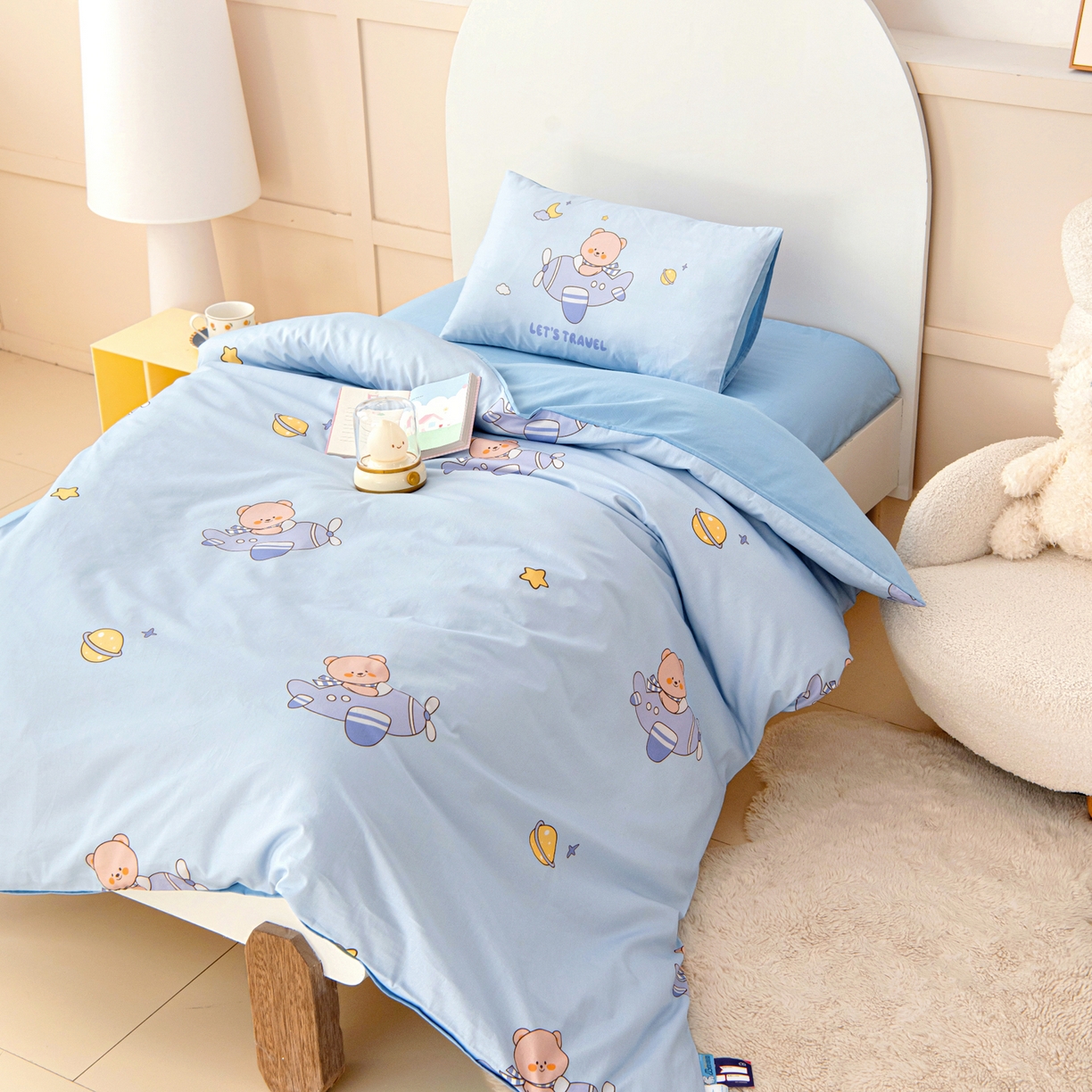 91家纺网 家纺一手货源 找家纺 御棉坊 2026新款A类全棉纯棉40S数码印花幼儿园入园三件套被子宝宝午睡被芯六件套 小熊飞行员