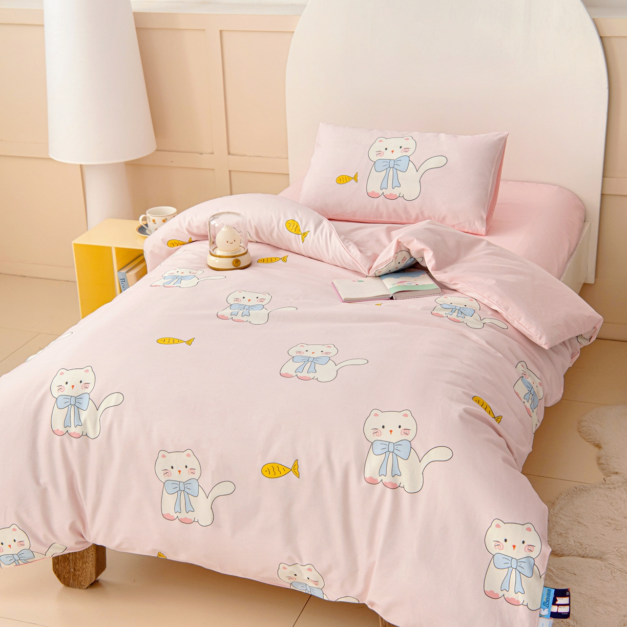 91家纺网 家纺一手货源 找家纺 御棉坊 2026新款A类全棉纯棉40S数码印花幼儿园入园三件套被子宝宝午睡被芯六件套 小鱼猫