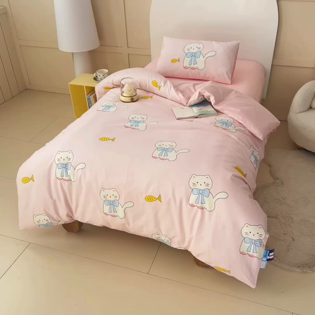 91家纺网 家纺一手货源 找家纺 御棉坊 2026新款A类全棉纯棉40S数码印花幼儿园入园三件套被子宝宝午睡被芯六件套 小鱼猫