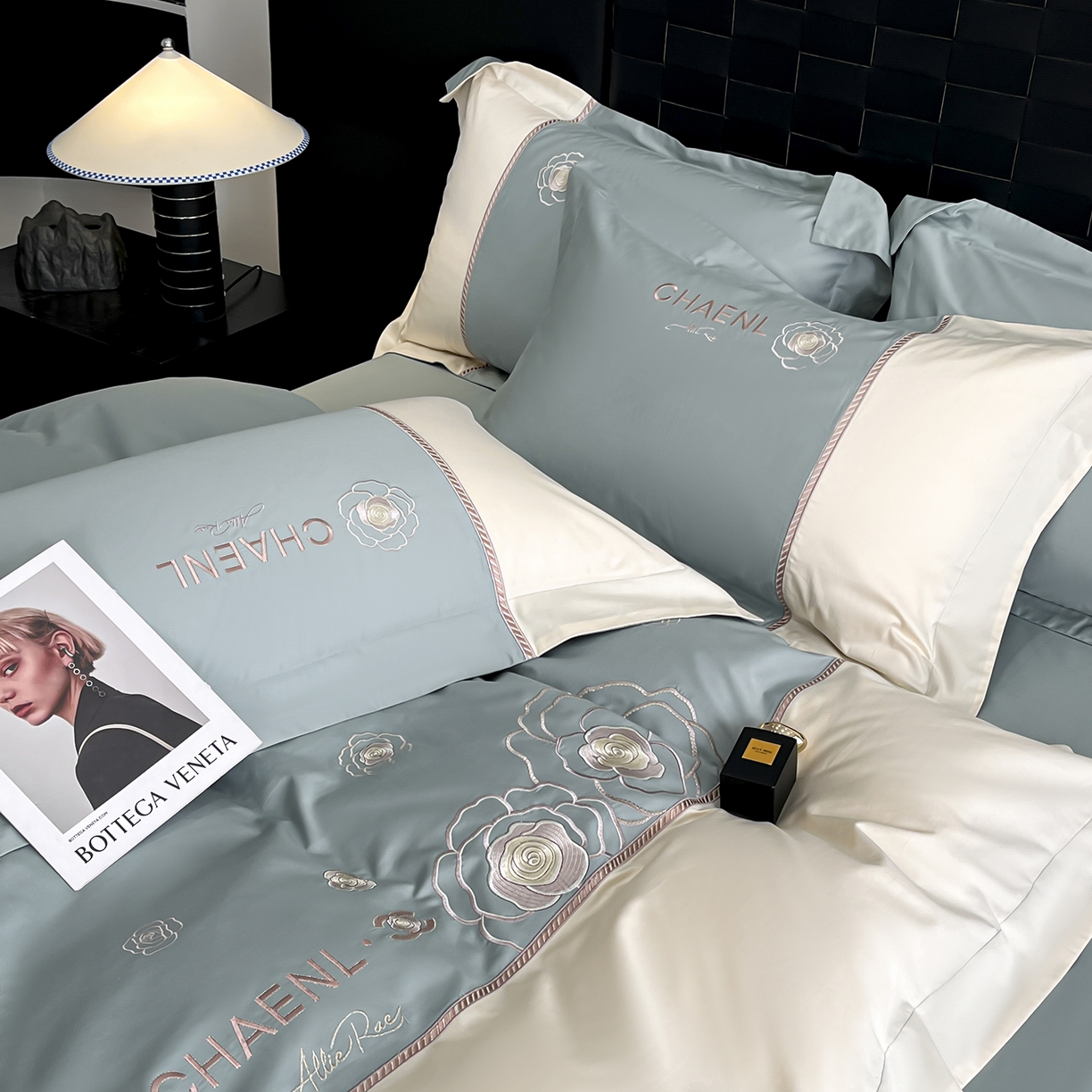 91家纺网 家纺一手货源 找家纺 置顶家纺 2026新款春夏山茶花亲肤拼接刺绣四件套 山茶花-繁星蓝