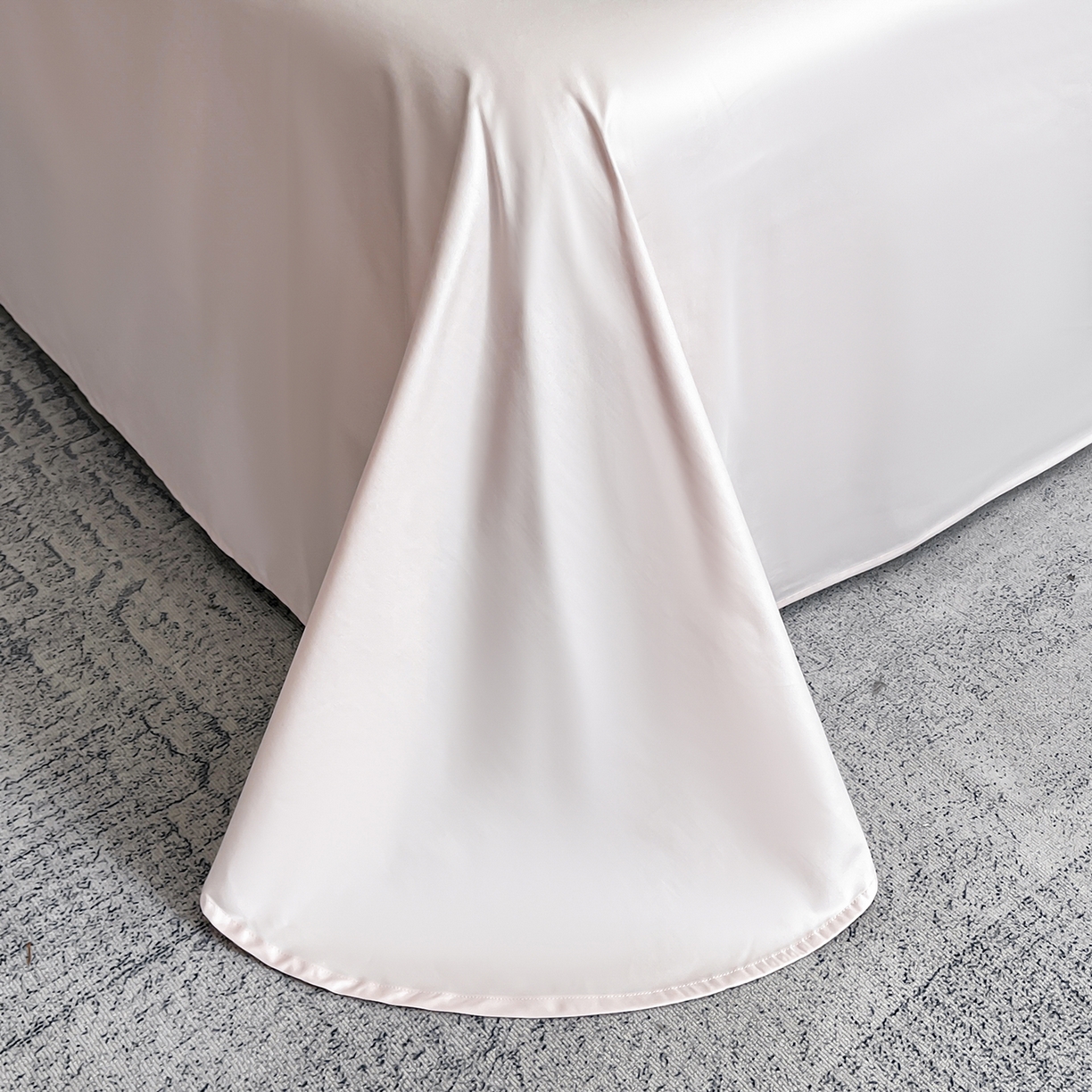 91家纺网 家纺一手货源 找家纺 置顶家纺 2026新款春夏山茶花亲肤拼接刺绣四件套 山茶花-玉粉