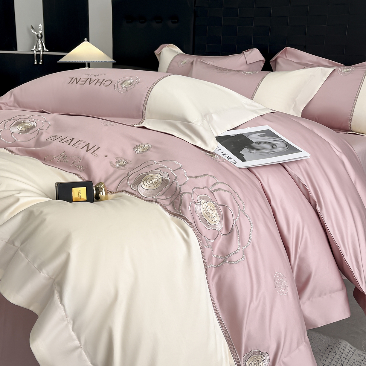 91家纺网 家纺一手货源 找家纺 置顶家纺 2026新款春夏山茶花亲肤拼接刺绣四件套 山茶花-浅豆沙