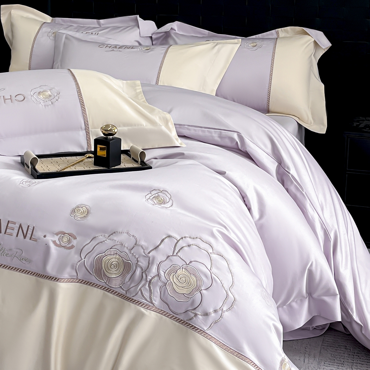 91家纺网 家纺一手货源 找家纺 置顶家纺 2026新款春夏山茶花亲肤拼接刺绣四件套 山茶花-香芋紫