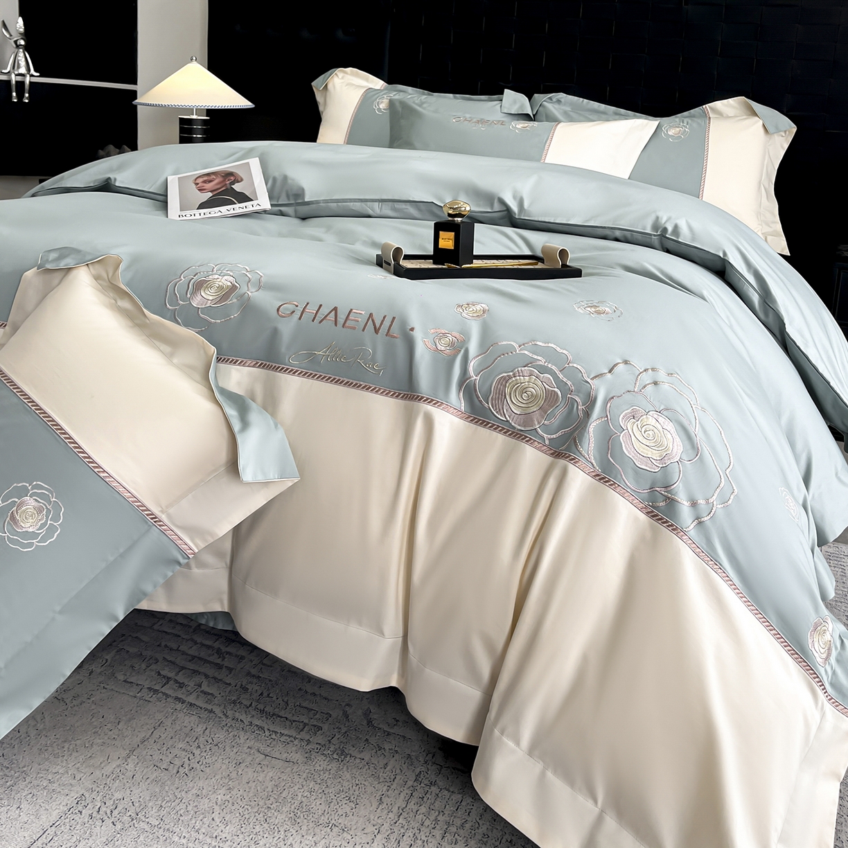 91家纺网 家纺一手货源 找家纺 置顶家纺 2026新款春夏山茶花亲肤拼接刺绣四件套 山茶花-繁星蓝