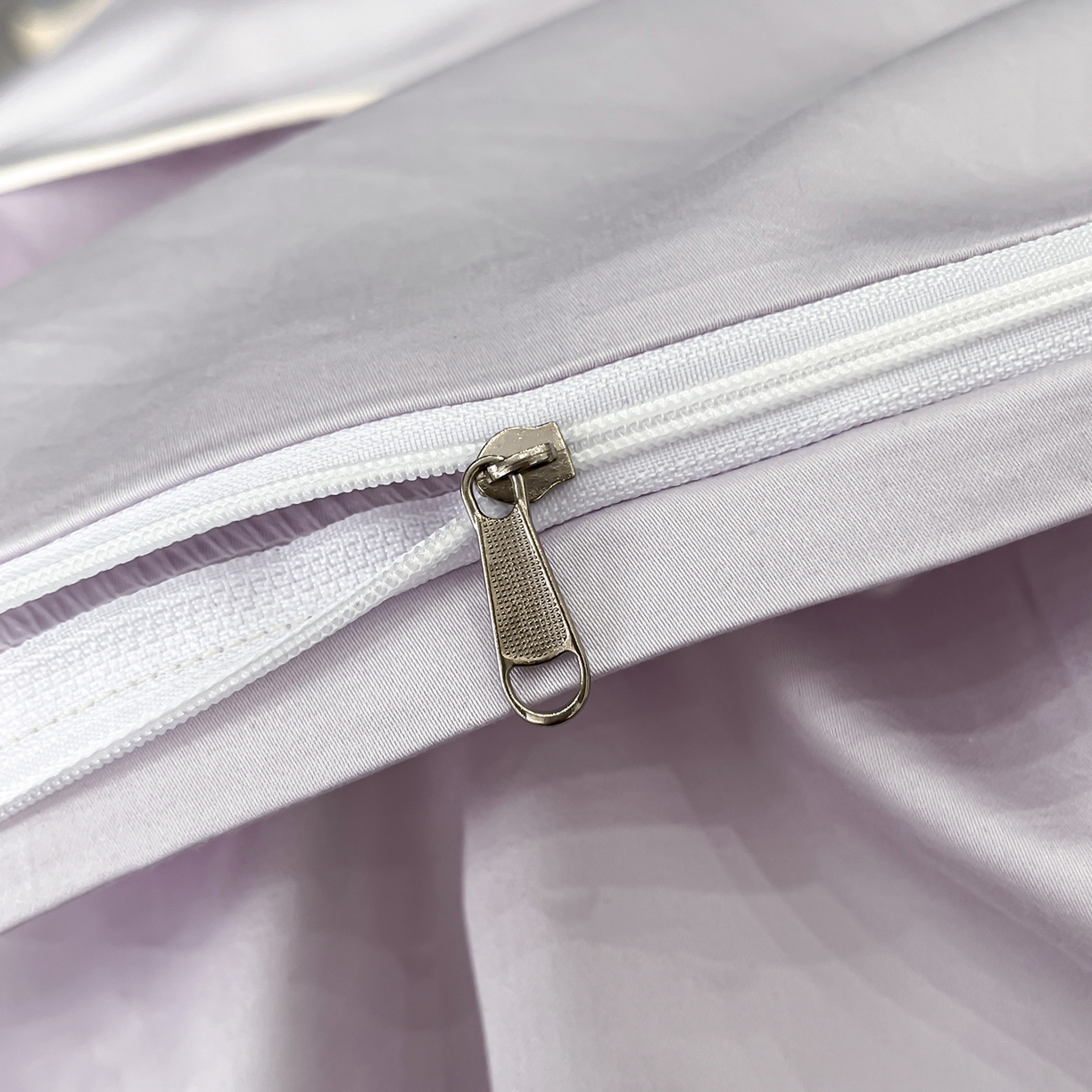 91家纺网 家纺一手货源 找家纺 置顶家纺 2026新款春夏山茶花亲肤拼接刺绣四件套 山茶花-香芋紫