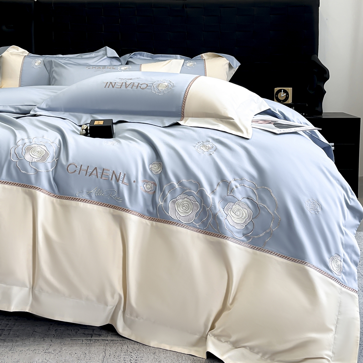 91家纺网 家纺一手货源 找家纺 置顶家纺 2026新款春夏山茶花亲肤拼接刺绣四件套 山茶花-天空蓝