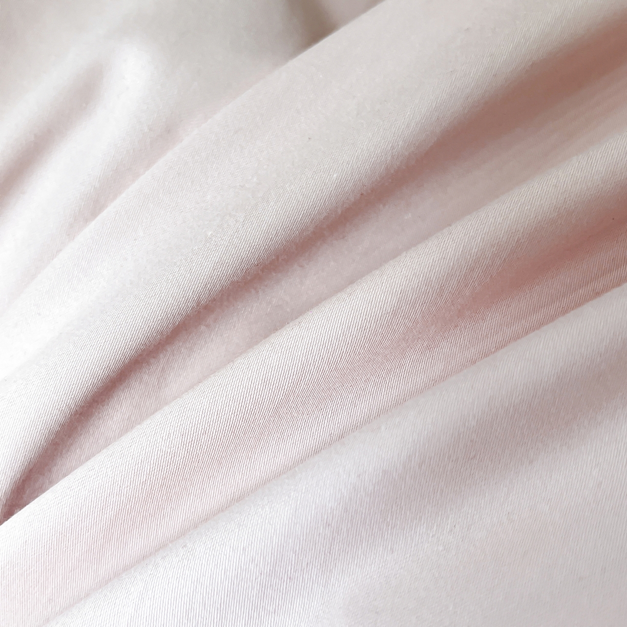 91家纺网 家纺一手货源 找家纺 置顶家纺 2026新款春夏山茶花亲肤拼接刺绣四件套 山茶花-玉粉