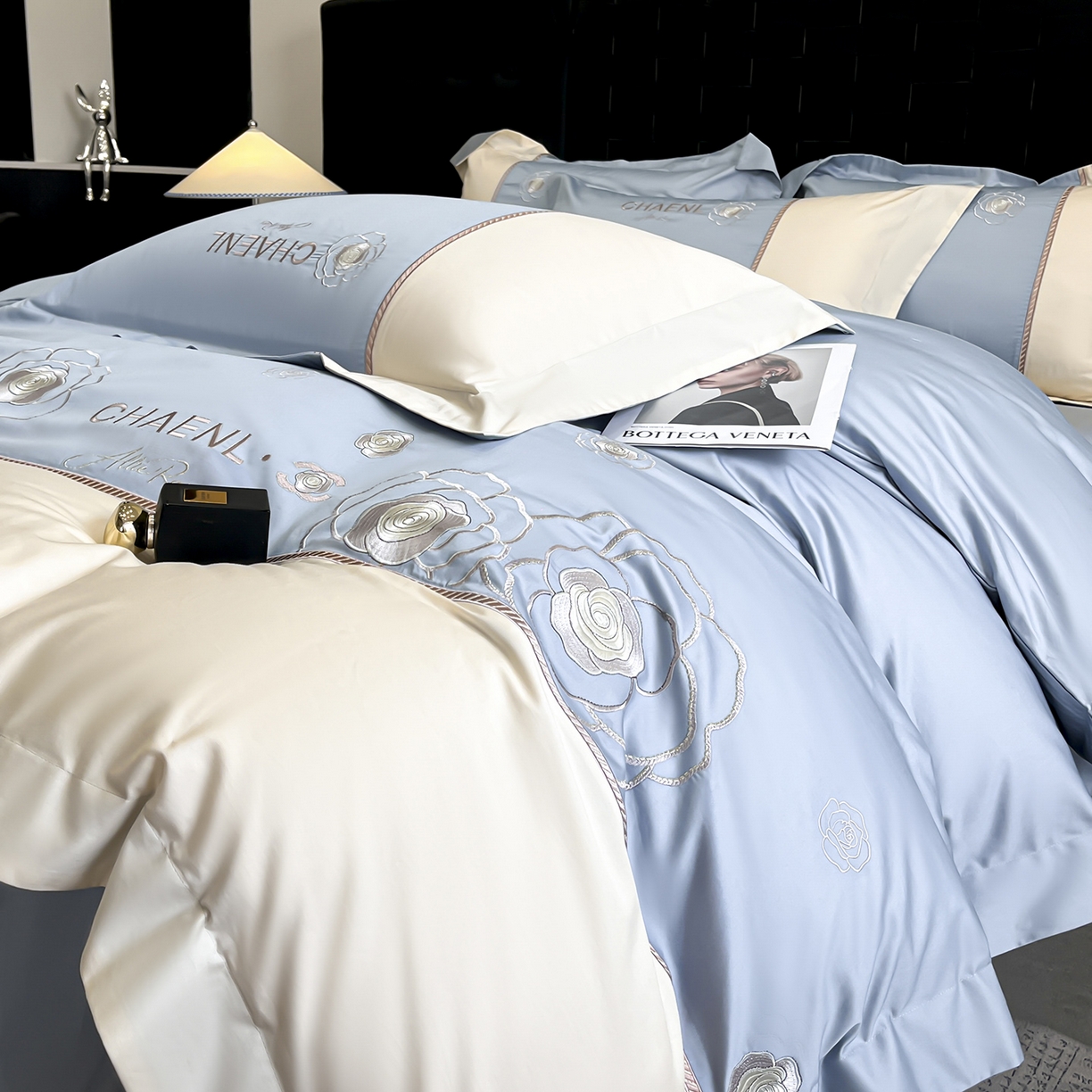 91家纺网 家纺一手货源 找家纺 置顶家纺 2026新款春夏山茶花亲肤拼接刺绣四件套 山茶花-天空蓝