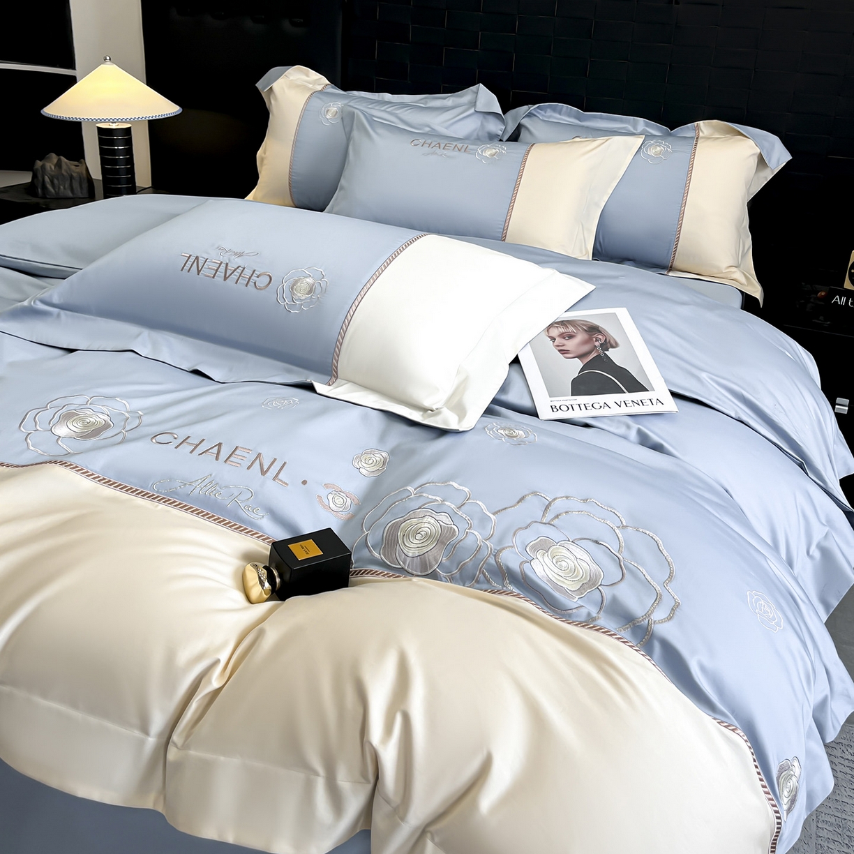 91家纺网 家纺一手货源 找家纺 置顶家纺 2026新款春夏山茶花亲肤拼接刺绣四件套 山茶花-天空蓝