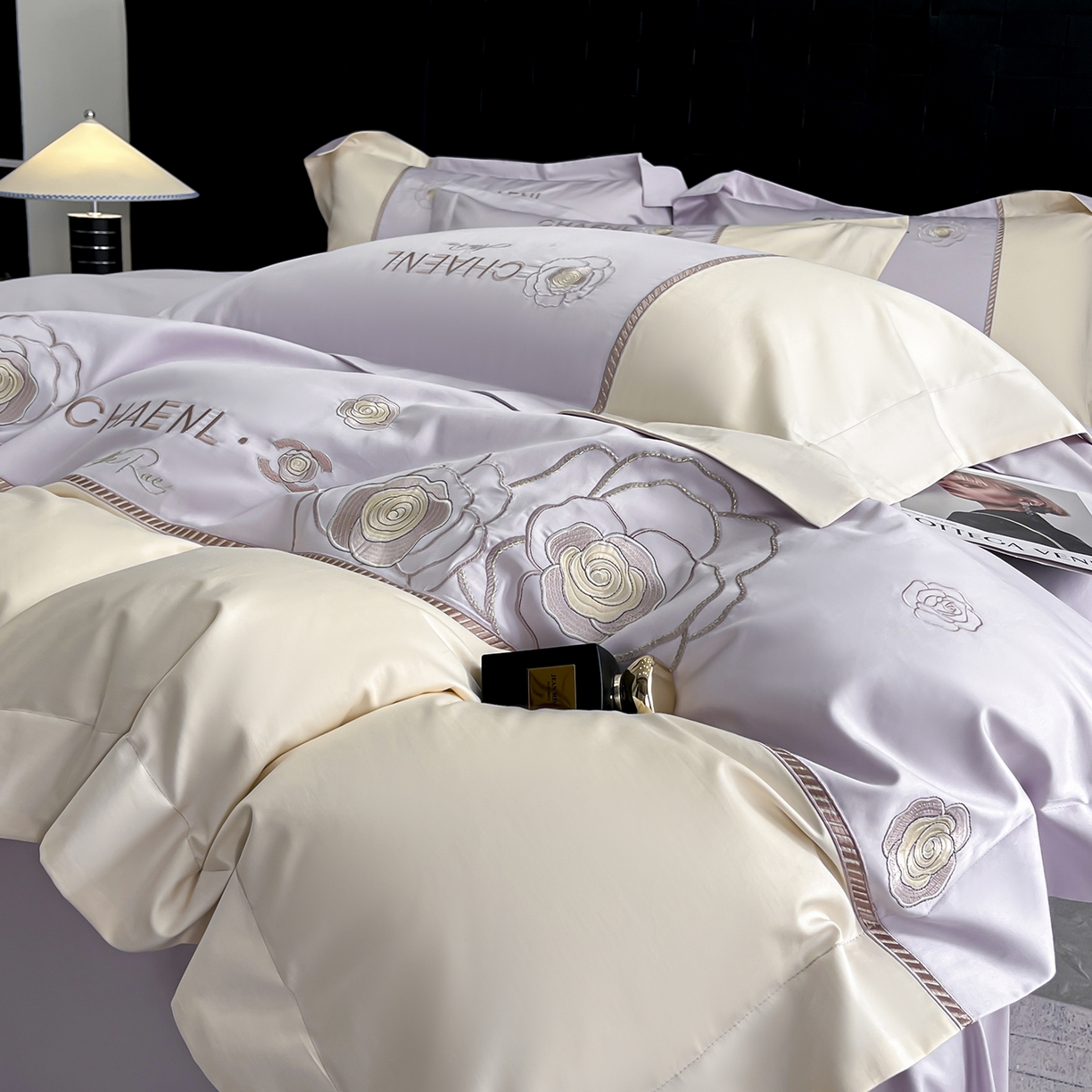 91家纺网 家纺一手货源 找家纺 置顶家纺 2026新款春夏山茶花亲肤拼接刺绣四件套 山茶花-香芋紫