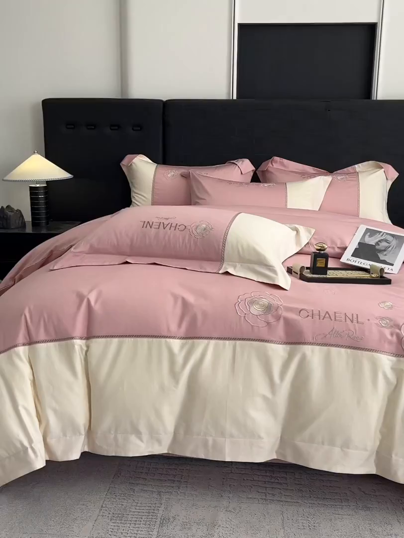 91家纺网 家纺一手货源 找家纺 置顶家纺 2026新款春夏山茶花亲肤拼接刺绣四件套 山茶花-浅豆沙