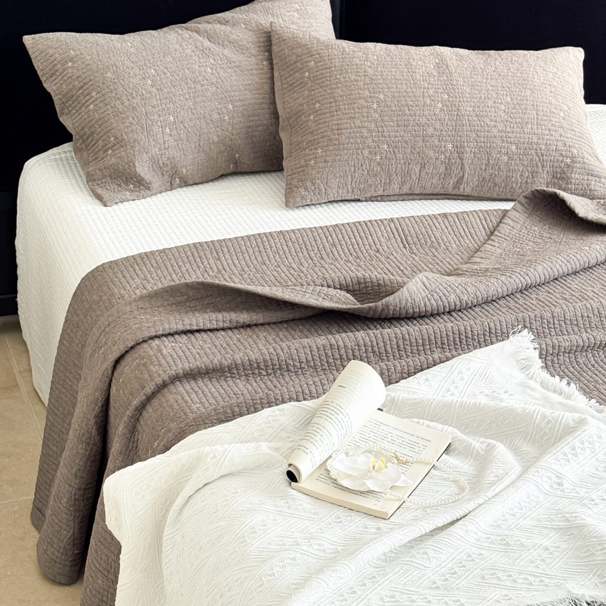 91家纺网 家纺一手货源 找家纺 床盖工厂店 2025新款韩式四叶草双面全棉填充棉花床盖套件 巧克力