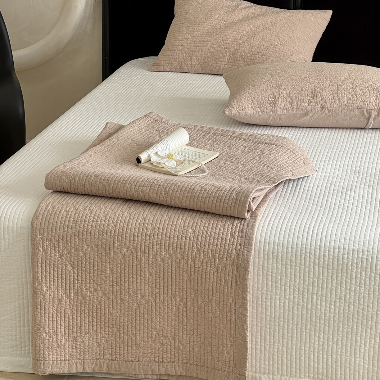 91家纺网 家纺一手货源 找家纺 床盖工厂店 2025新款韩式四叶草双面全棉填充棉花床盖套件 奶茶咖