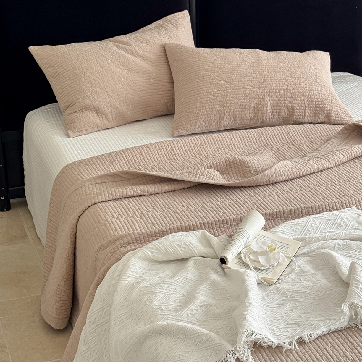 91家纺网 家纺一手货源 找家纺 床盖工厂店 2025新款韩式四叶草双面全棉填充棉花床盖套件 奶茶咖