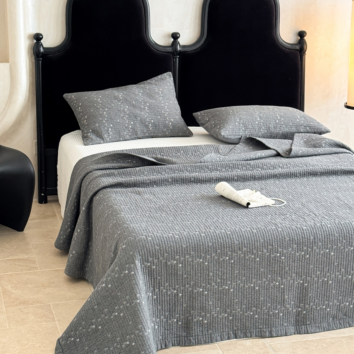 91家纺网 家纺一手货源 找家纺 床盖工厂店 2025新款韩式四叶草双面全棉填充棉花床盖套件 绅士灰