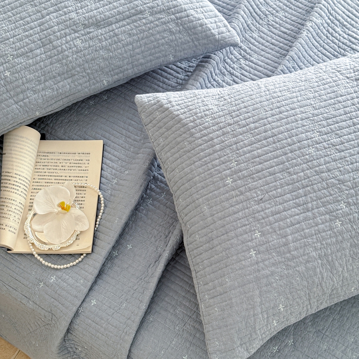 91家纺网 家纺一手货源 找家纺 床盖工厂店 2025新款韩式四叶草双面全棉填充棉花床盖套件 天空兰