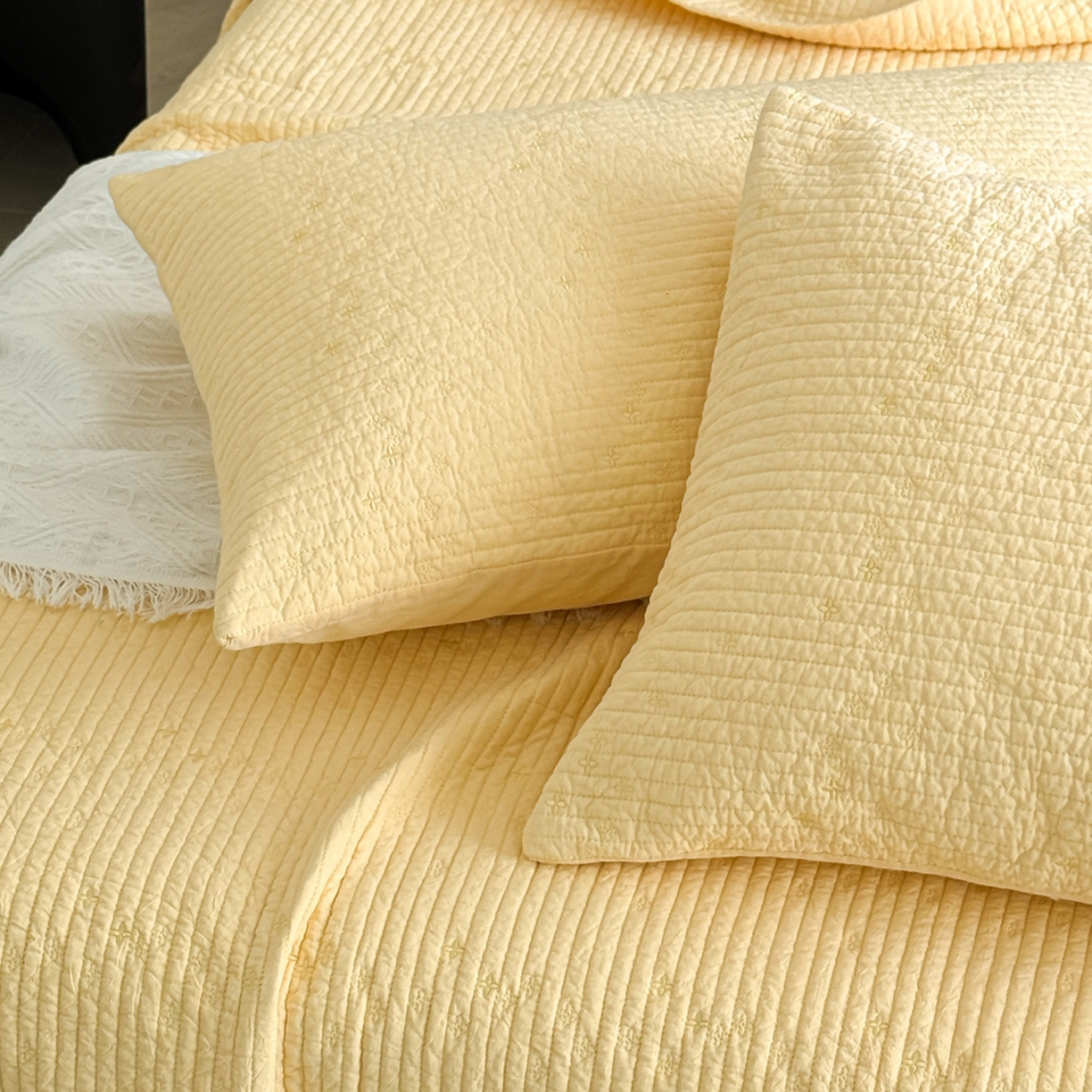 91家纺网 家纺一手货源 找家纺 床盖工厂店 2025新款韩式四叶草双面全棉填充棉花床盖套件 芝士黄