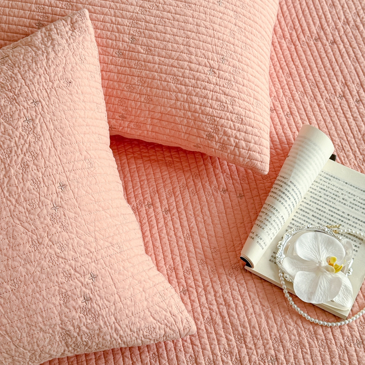 91家纺网 家纺一手货源 找家纺 床盖工厂店 2025新款韩式四叶草双面全棉填充棉花床盖套件 樱花粉