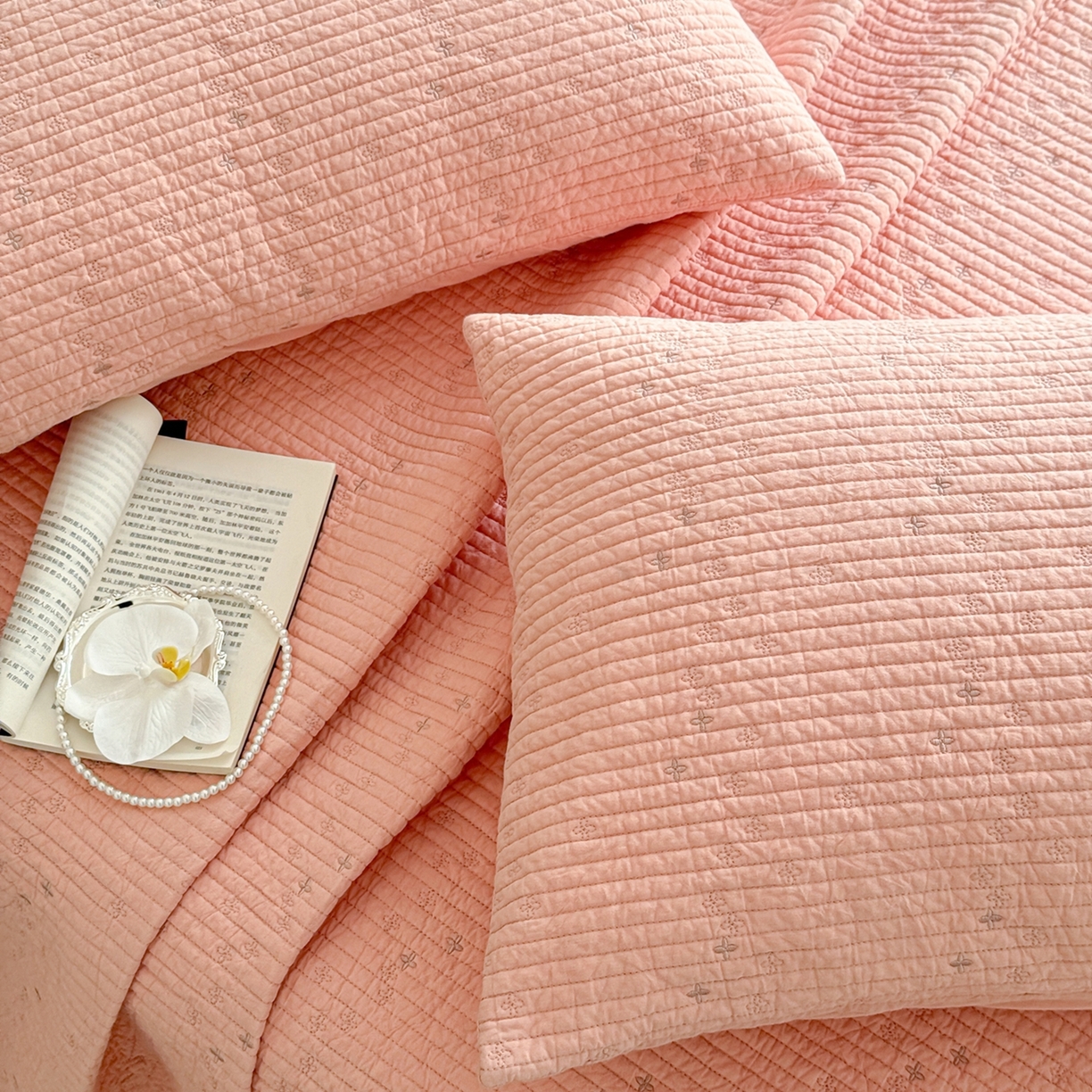 91家纺网 家纺一手货源 找家纺 床盖工厂店 2025新款韩式四叶草双面全棉填充棉花床盖套件 樱花粉