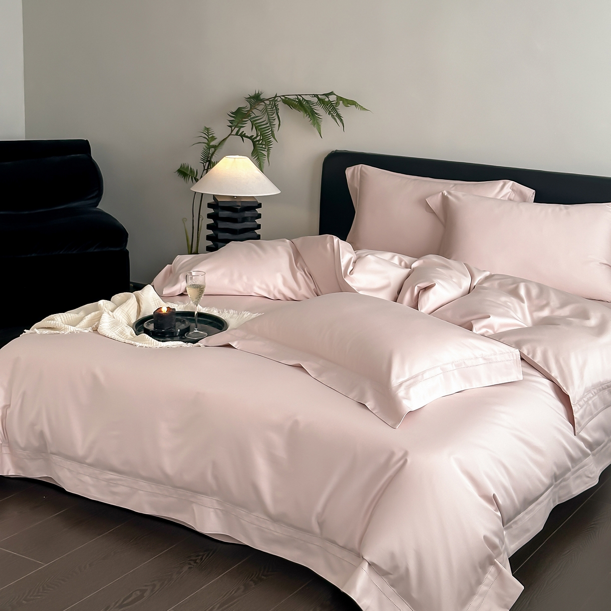 91家纺网 家纺一手货源 找家纺 卡巴伦家纺 2026新款全棉安娜轻氧裸感棉亚朵同款四件套（控价标准号：398元 会员：-20元 如需快递盒需加5元） 安娜 山茶粉