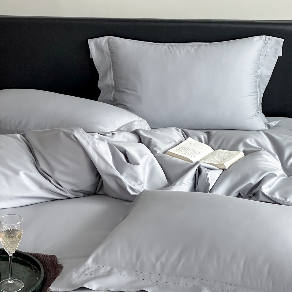 91家纺网 家纺一手货源 找家纺 卡巴伦家纺 2026新款全棉安娜轻氧裸感棉亚朵同款四件套（控价标准号：398元 会员：-20元 如需快递盒需加5元） 安娜 雾蓝灰