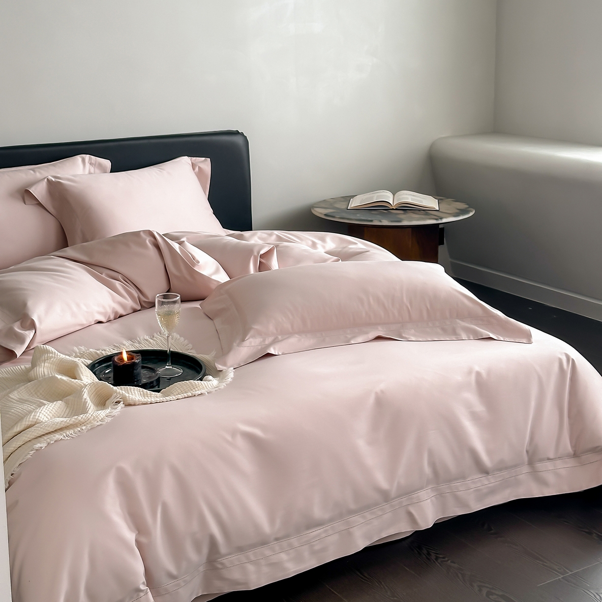 91家纺网 家纺一手货源 找家纺 卡巴伦家纺 2026新款全棉安娜轻氧裸感棉亚朵同款四件套（控价标准号：398元 会员：-20元 如需快递盒需加5元） 安娜 山茶粉