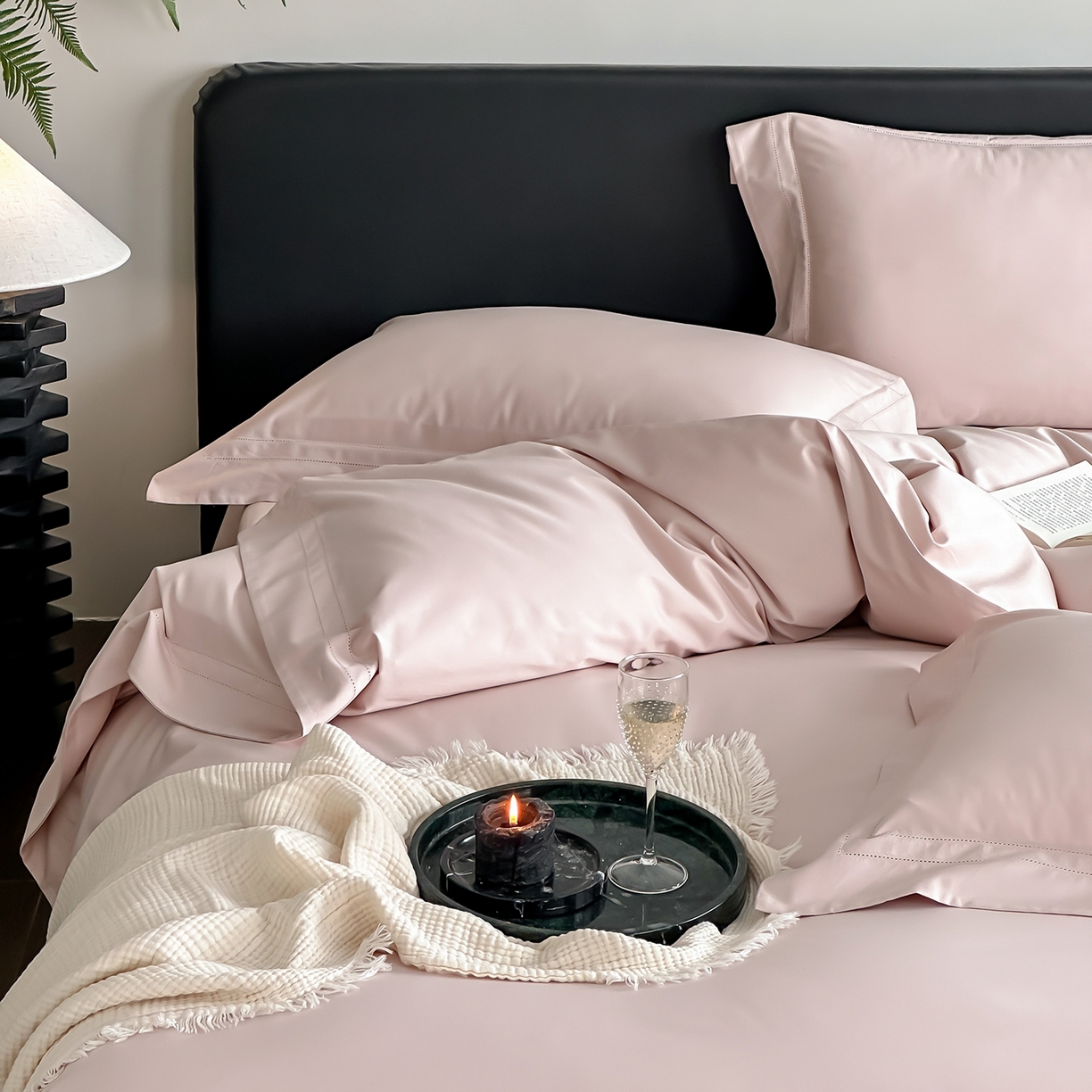 91家纺网 家纺一手货源 找家纺 卡巴伦家纺 2026新款全棉安娜轻氧裸感棉亚朵同款四件套（控价标准号：398元 会员：-20元 如需快递盒需加5元） 安娜 山茶粉