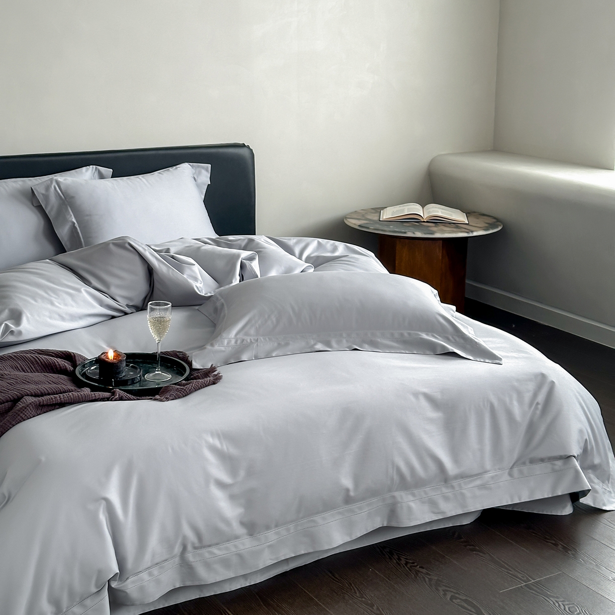 91家纺网 家纺一手货源 找家纺 卡巴伦家纺 2026新款全棉安娜轻氧裸感棉亚朵同款四件套（控价标准号：398元 会员：-20元 如需快递盒需加5元） 安娜 雾蓝灰