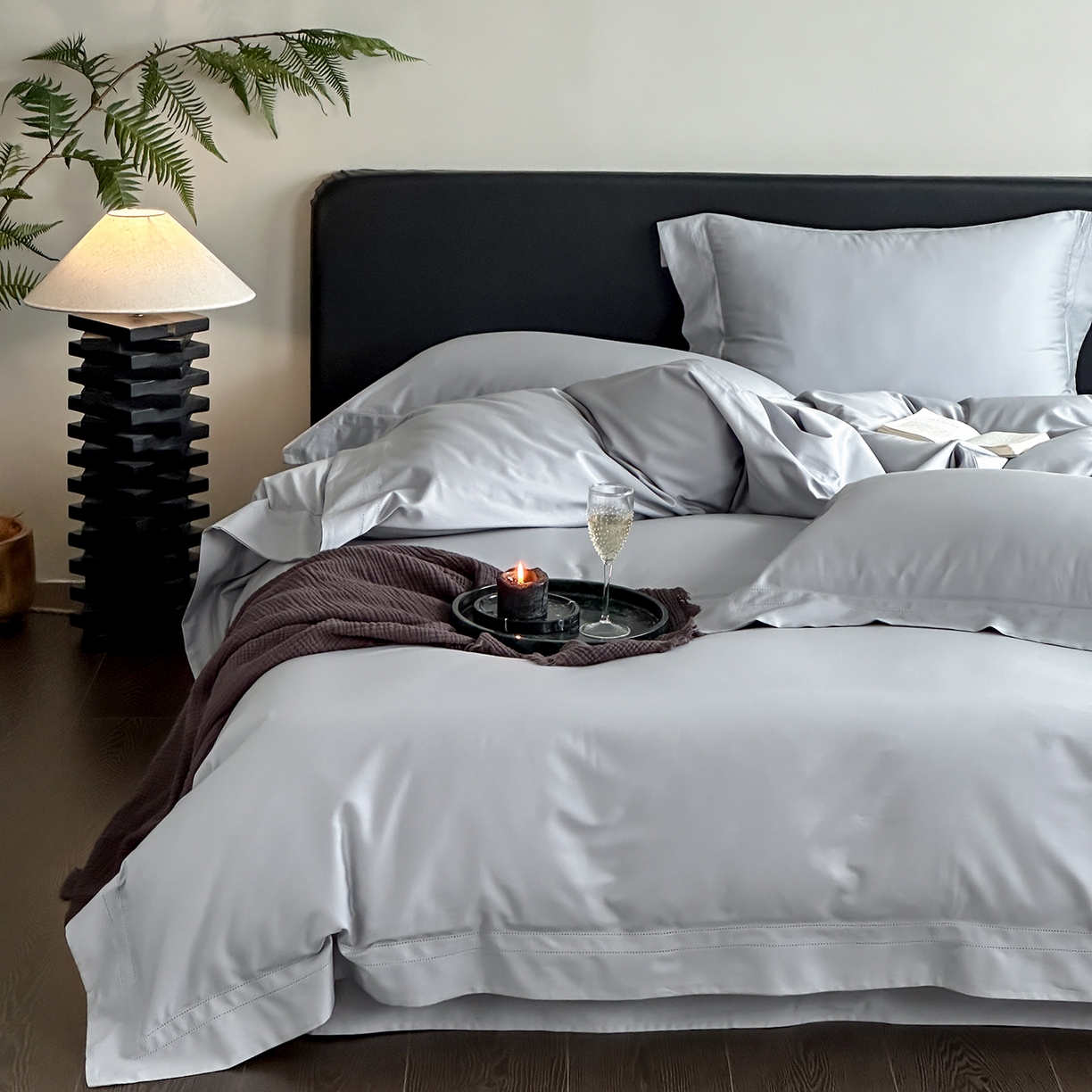 91家纺网 家纺一手货源 找家纺 卡巴伦家纺 2026新款全棉安娜轻氧裸感棉亚朵同款四件套（控价标准号：398元 会员：-20元 如需快递盒需加5元） 安娜 雾蓝灰