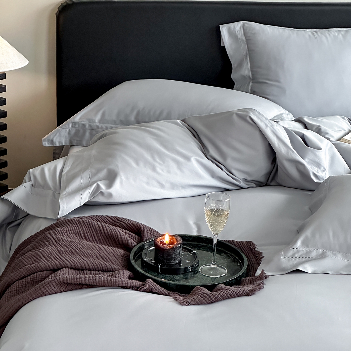 91家纺网 家纺一手货源 找家纺 卡巴伦家纺 2026新款全棉安娜轻氧裸感棉亚朵同款四件套（控价标准号：398元 会员：-20元 如需快递盒需加5元） 安娜 雾蓝灰