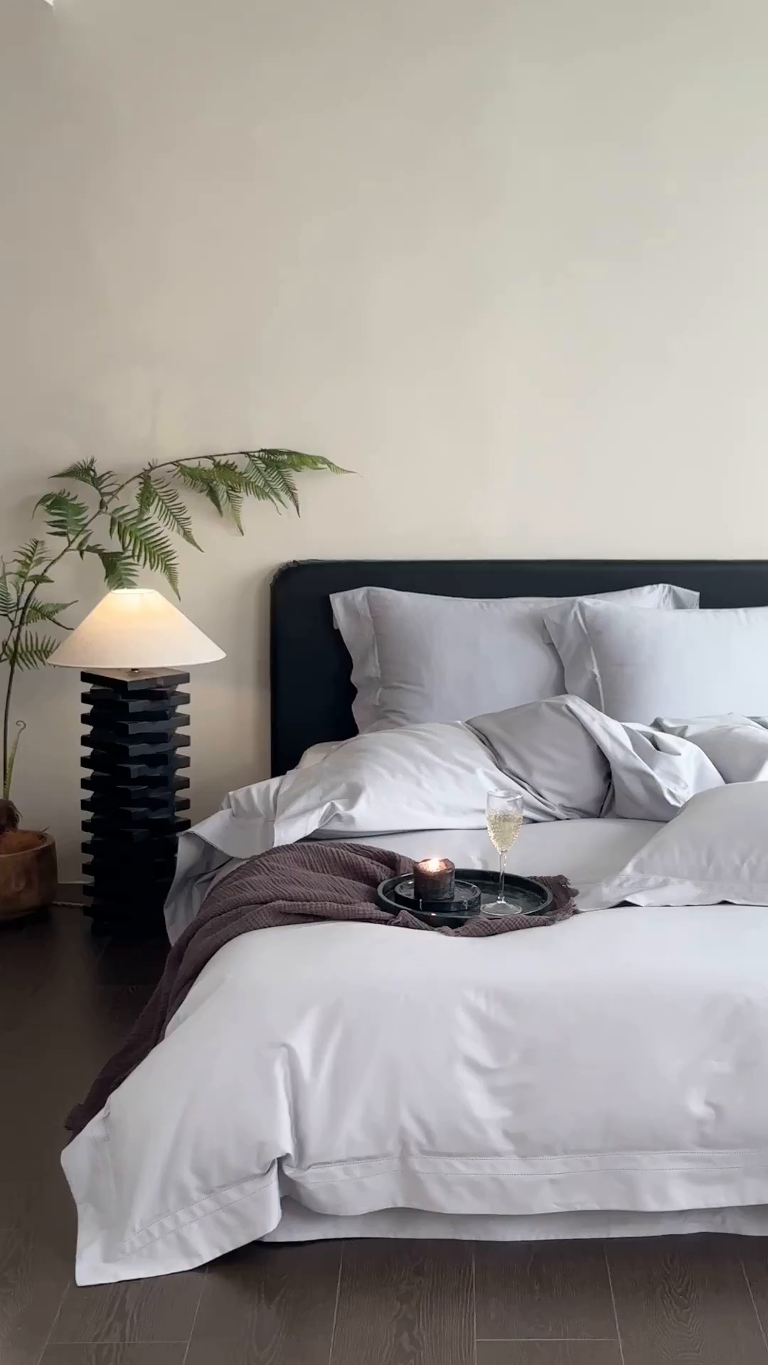 91家纺网 家纺一手货源 找家纺 卡巴伦家纺 2026新款全棉安娜轻氧裸感棉亚朵同款四件套（控价标准号：398元 会员：-20元 如需快递盒需加5元） 安娜 雾蓝灰