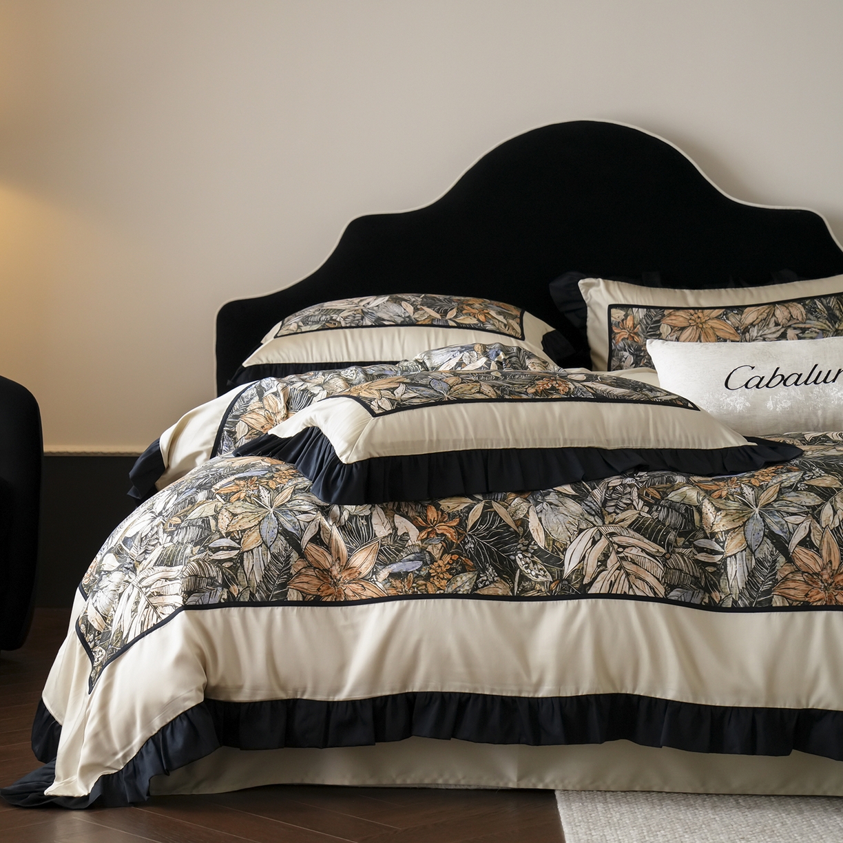 91家纺网 家纺一手货源 找家纺 卡巴伦家纺 2026新款天丝棉法式复古风天丝棉拼接款四件套（控价标准号：458元 有快递盒需求的话需加5元 会员：-20元）  韵（燕麦奶）