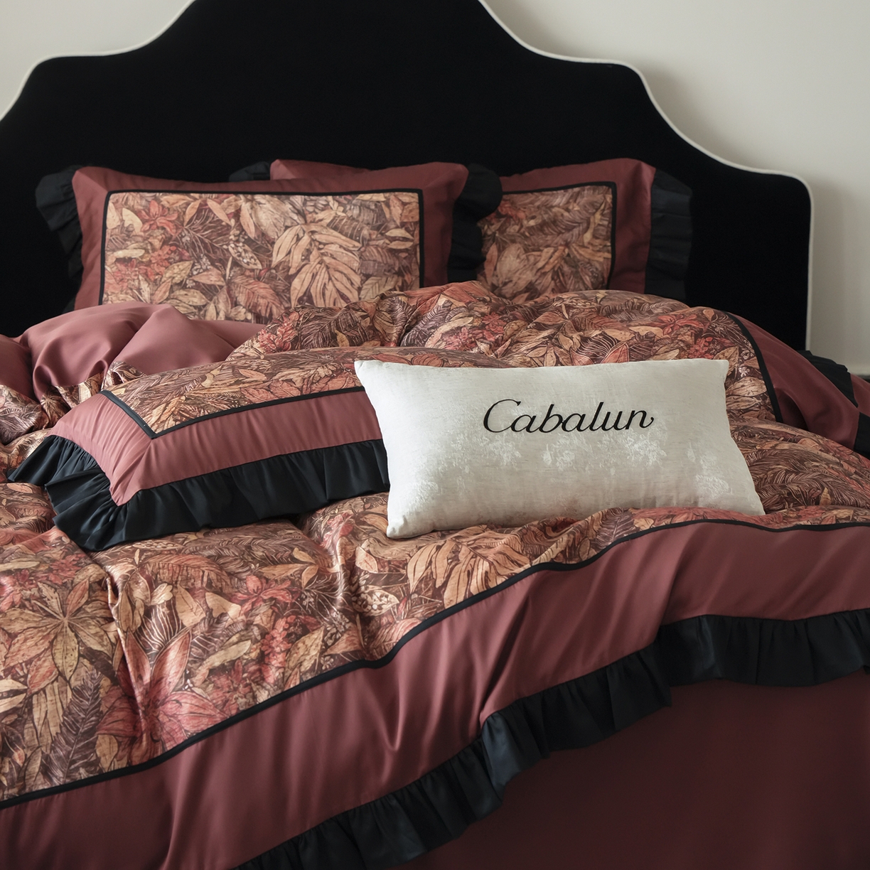 91家纺网 家纺一手货源 找家纺 卡巴伦家纺 2026新款天丝棉法式复古风天丝棉拼接款四件套（控价标准号：458元 有快递盒需求的话需加5元 会员：-20元）  韵（复古红）