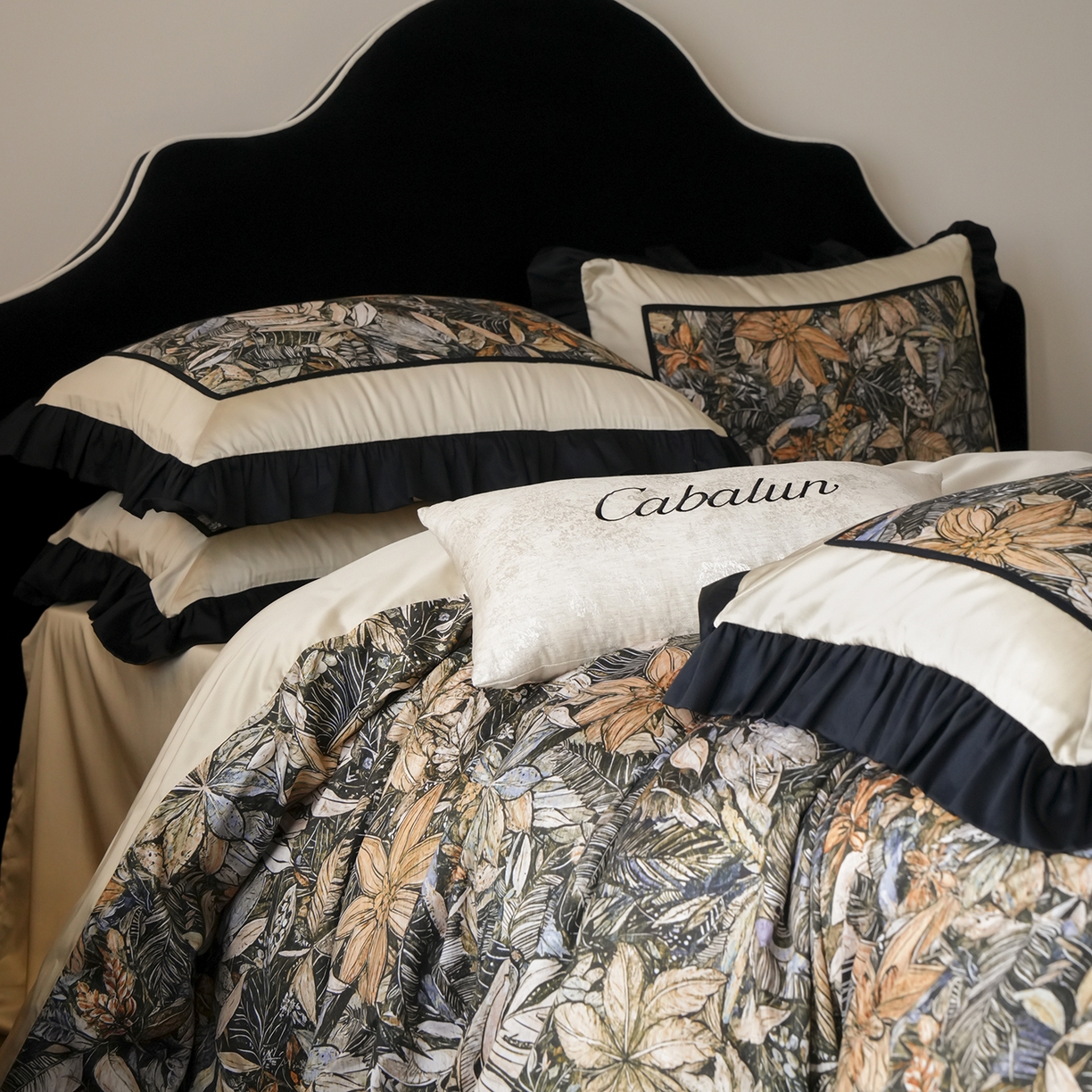 91家纺网 家纺一手货源 找家纺 卡巴伦家纺 2026新款天丝棉法式复古风天丝棉拼接款四件套（控价标准号：458元 有快递盒需求的话需加5元 会员：-20元）  韵（燕麦奶）