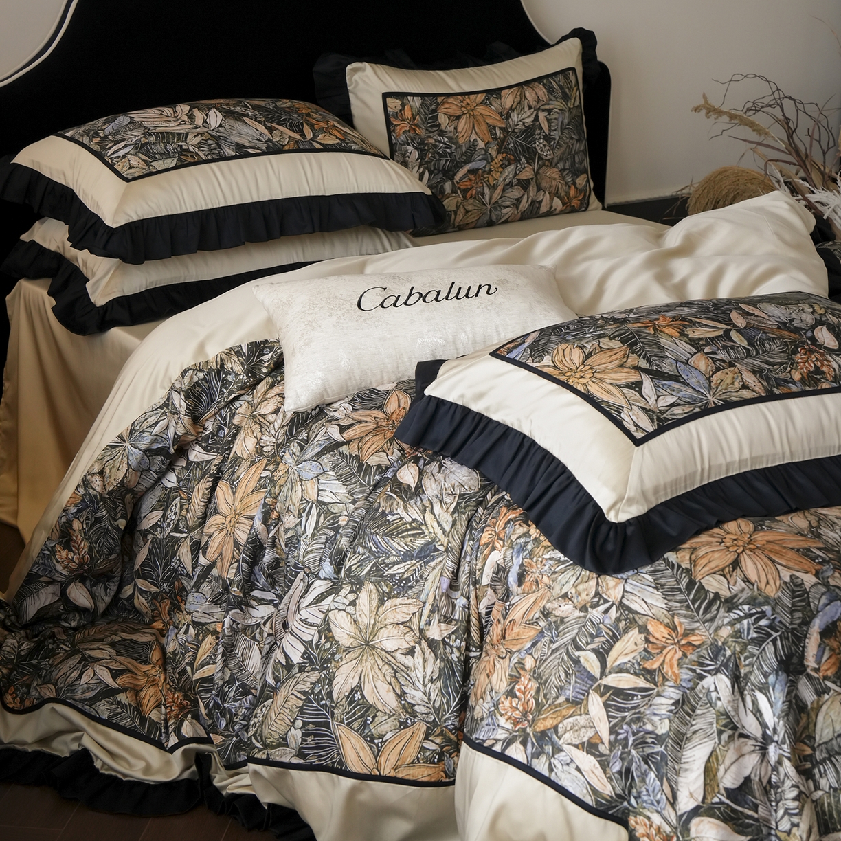 91家纺网 家纺一手货源 找家纺 卡巴伦家纺 2026新款天丝棉法式复古风天丝棉拼接款四件套（控价标准号：458元 有快递盒需求的话需加5元 会员：-20元）  韵（燕麦奶）