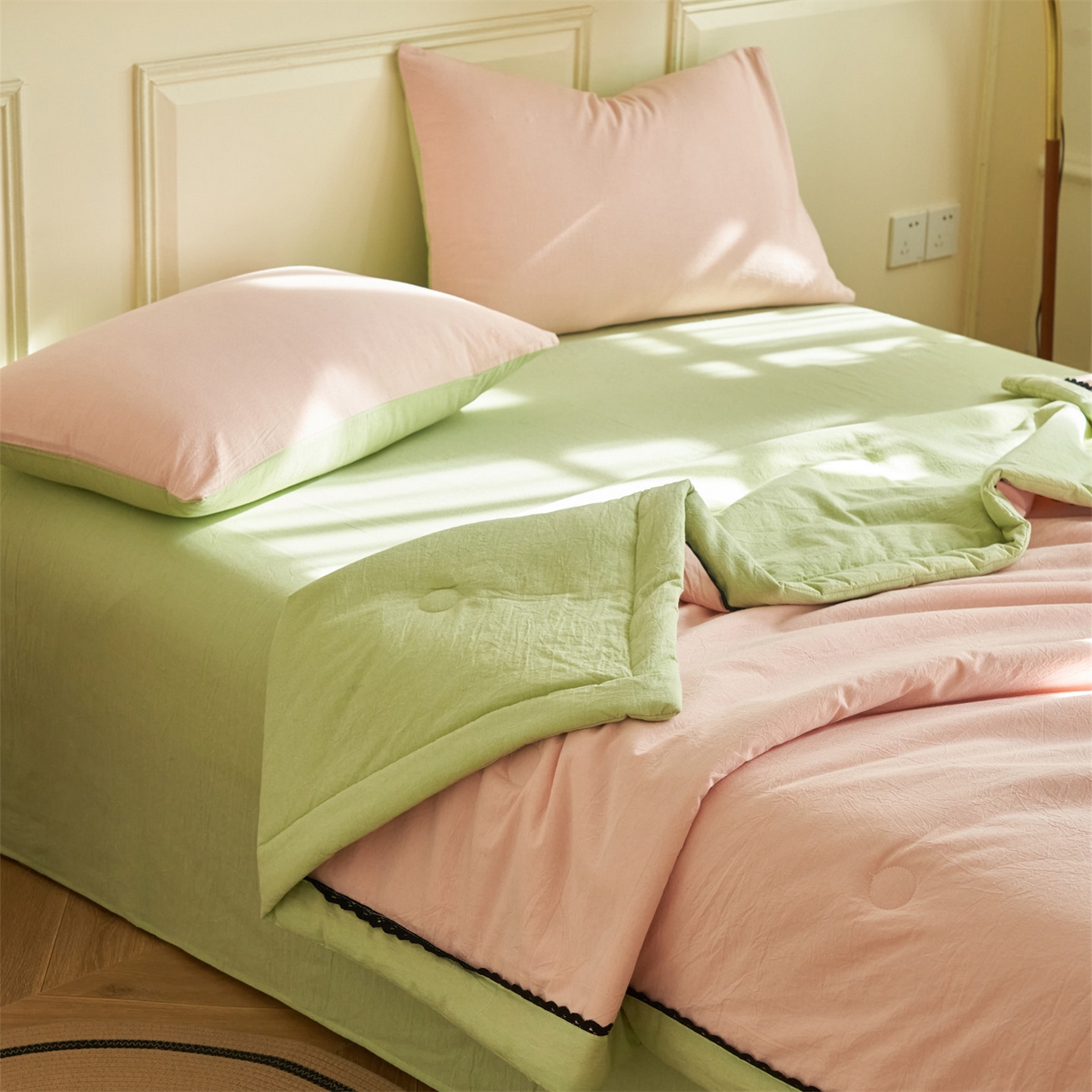 91家纺网 家纺一手货源 找家纺 恒爱家纺 2026新款全棉纯棉纯色双拼夏被四件套夏凉被空调被 香妃粉