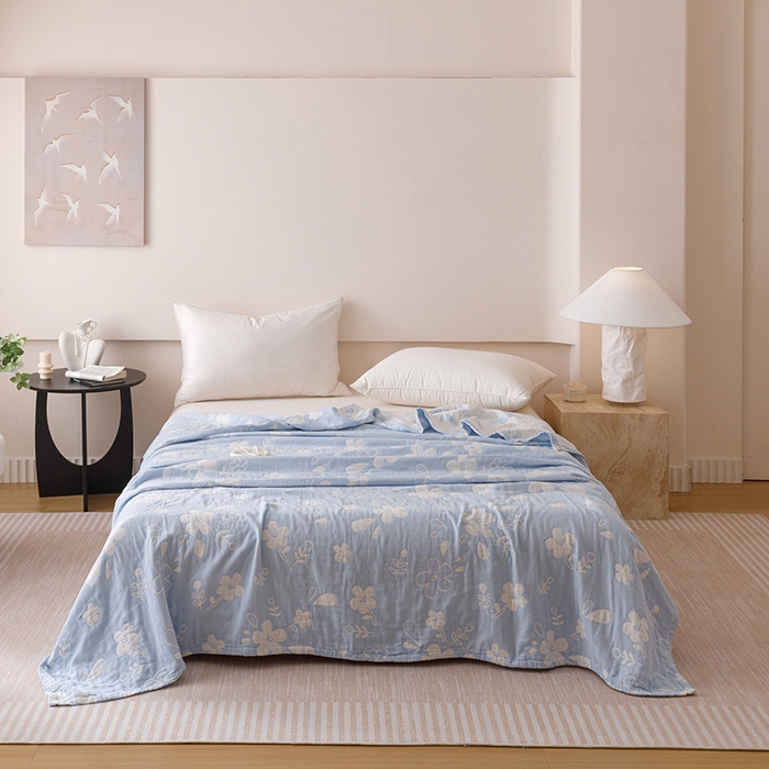 91家纺网 家纺一手货源 找家纺  2026新款全棉纯棉水洗柔绉三层纱布毛巾被 花期-蓝