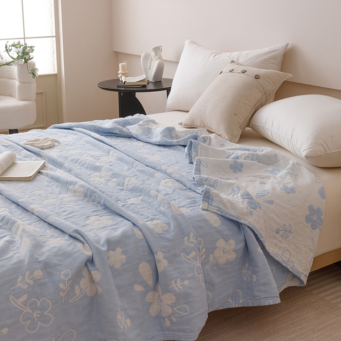 91家纺网 家纺一手货源 找家纺  2026新款全棉纯棉水洗柔绉三层纱布毛巾被 花期-蓝