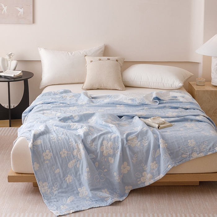 91家纺网 家纺一手货源 找家纺  2026新款全棉纯棉水洗柔绉三层纱布毛巾被 花期-蓝