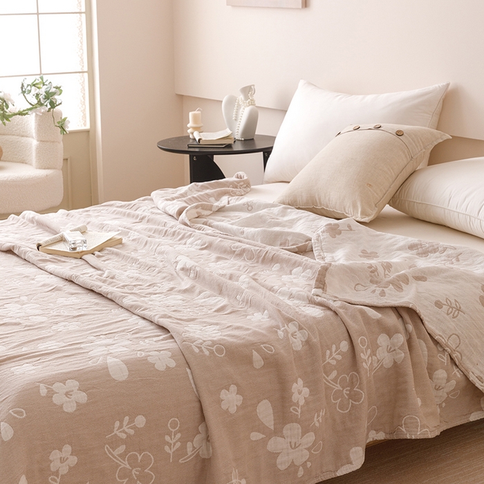 91家纺网 家纺一手货源 找家纺  2026新款全棉纯棉水洗柔绉三层纱布毛巾被 花期-驼