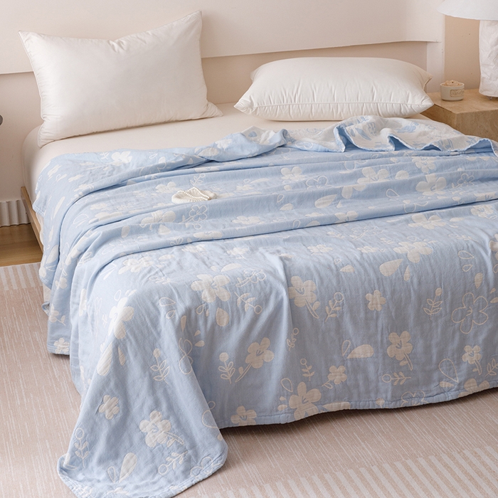 91家纺网 家纺一手货源 找家纺  2026新款全棉纯棉水洗柔绉三层纱布毛巾被 花期-蓝