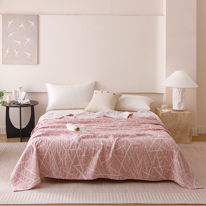 91家纺网 家纺一手货源 找家纺  2026新款全棉纯棉水洗柔绉三层纱布毛巾被 流星-粉