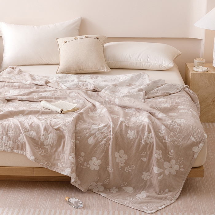 91家纺网 家纺一手货源 找家纺  2026新款全棉纯棉水洗柔绉三层纱布毛巾被 花期-驼