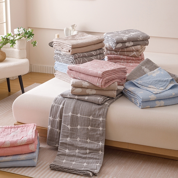 91家纺网 家纺一手货源 找家纺  2026新款全棉纯棉水洗柔绉三层纱布毛巾被 组合图仅供展示