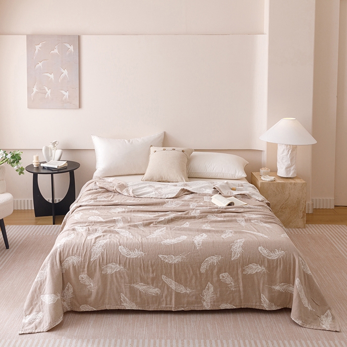 91家纺网 家纺一手货源 找家纺  2026新款全棉纯棉水洗柔绉三层纱布毛巾被 夏梦-驼